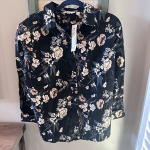 NWT Floral Button Down Shirt in Navy Blue and Cream